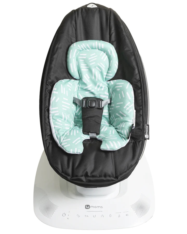 4moms Wkładka do leżaczka 5.0 żółty cool mesh  Dwustronna wkładka zapewnia noworodkowi dodatkowy komfort i otulenie. Wybierz jedną z dwóch opcji tkaniny: miękka, pluszowa (dostępna w kolorze bordowym i ciemnoszarym) lub delikatna, dzianinowa tkanina z oddychającą siateczką (dostępna w kolorze żółtym i miętowym). Pasuje do wszystkich leżaczków/ huśtawek i krzesełka z firmy 4moms.  4moms Wkładka do leżaczka 5.0 żółty cool mesh Cechy i zalety :      dwustronny, pluszowy materiał zapewnia dziecku przytulność     można prać w pralce     do użytku od urodzenia do momentu, gdy dziecko już jej nie potrzebuje     tkanina pluszowa: bordowy i ciemnoszary     tkanina siateczkowa: żółty i miętowy  4moms Wkładka do leżaczka 5.0 żółty cool mesh